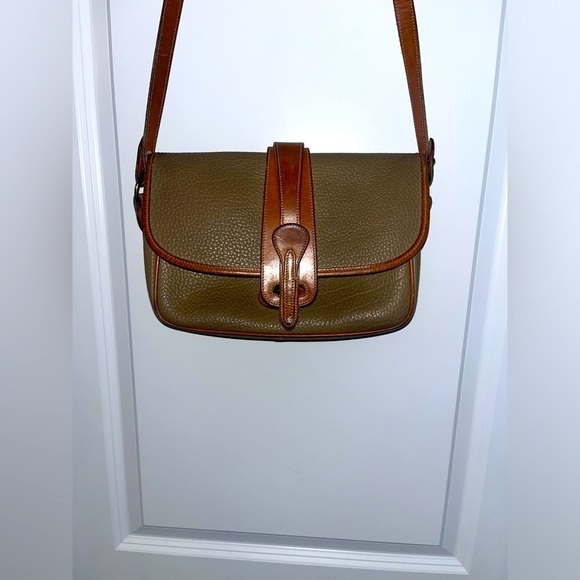 Dooney & Bourke Handbags - Vintage Dooney and Bourke crossbody purse